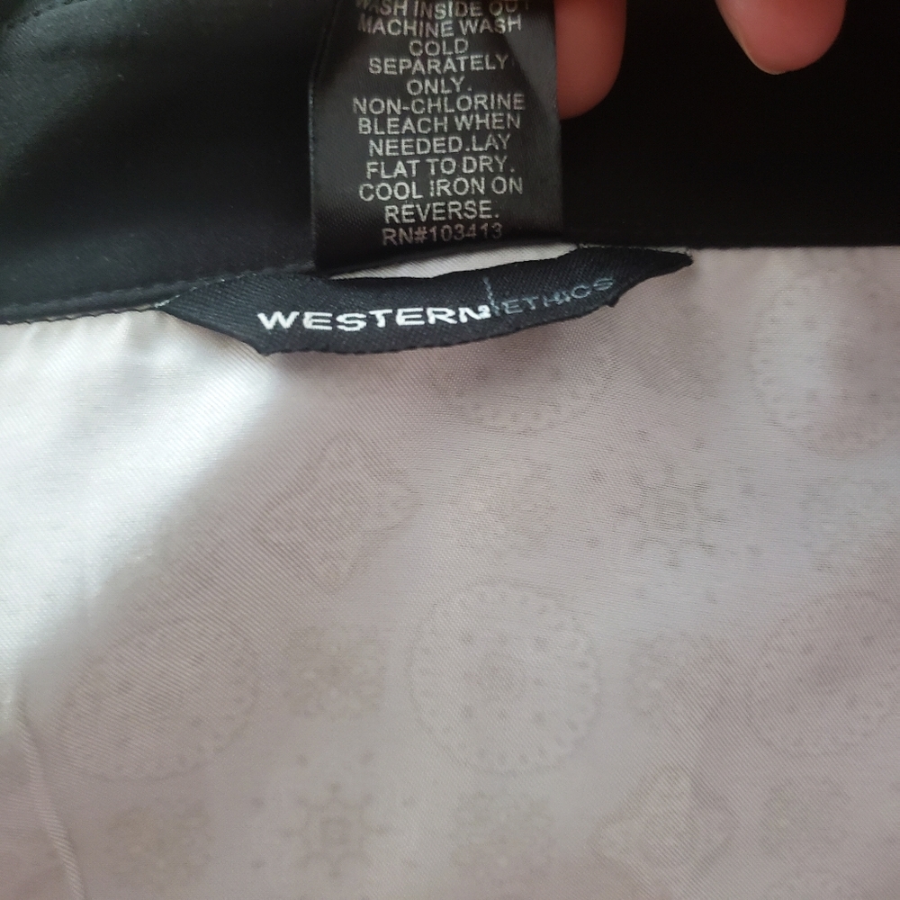 Western Ethics sleeveless satin blouse snap down - Picture 6 of 6